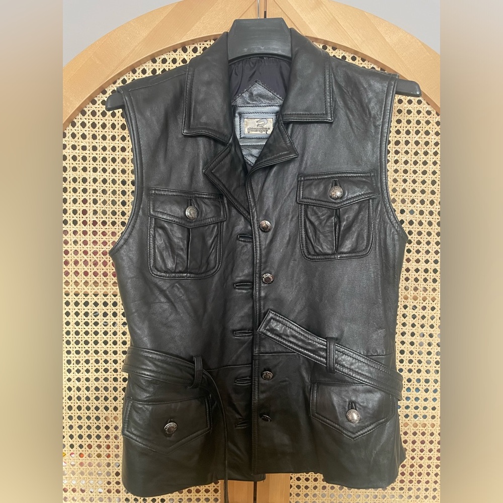 FoxRun leather vest. Size medium.